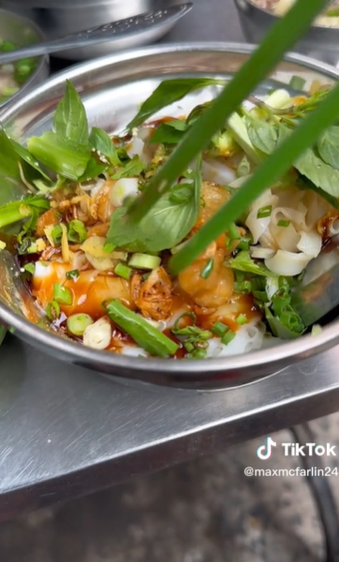  TP.HCM có một món hủ tiếu khiến khách Tây phải ca ngợi may mắn mới được thưởng thức - Ảnh 3.