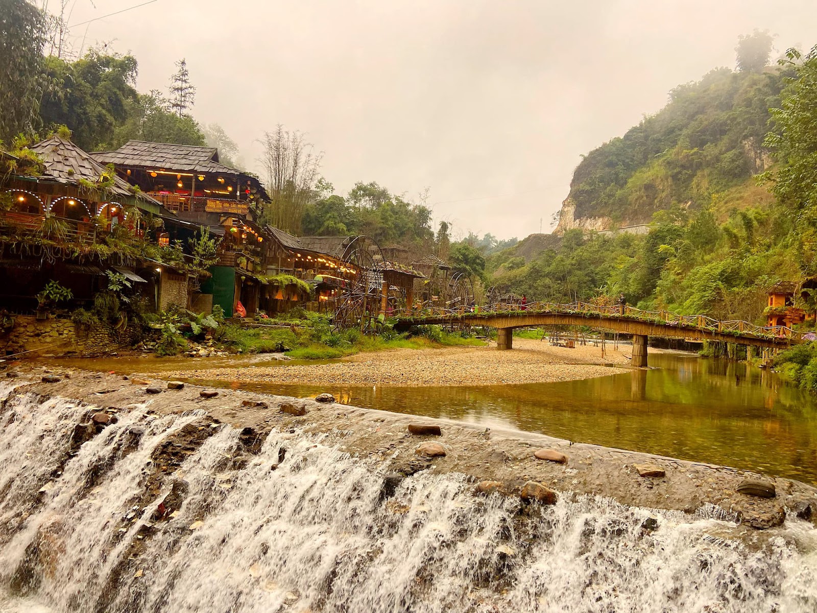 Toàn cảnh thị xã có lượng khách du lịch nhiều gấp 50 lần dân số - Ảnh 7. Toàn cảnh thị xã có lượng khách du lịch nhiều gấp 50 lần dân số - Ảnh 7.