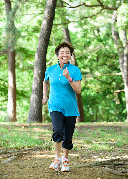 4 quy tắc tập thể dục để duy trì sức khỏe, ngăn ngừa lão hóa sau tuổi 40 - Ảnh 1.