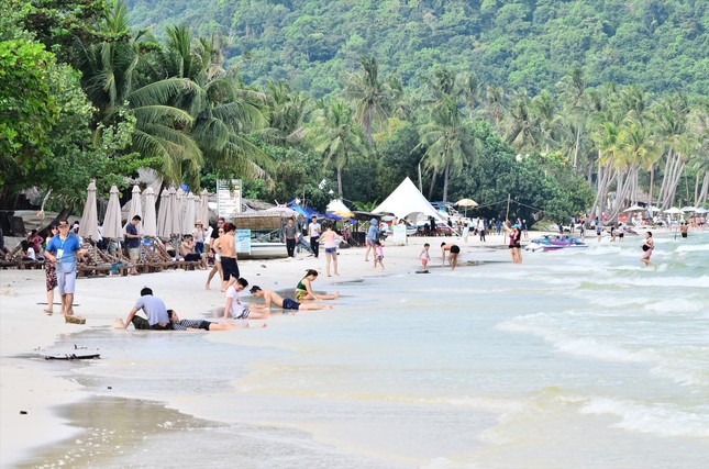 Du lịch lễ 30/4 - 1/5: Bùng nổ, chi phí tăng - Ảnh 1.