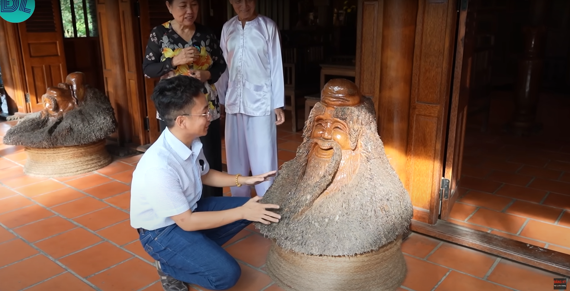 Biệt phủ của đại gia Vĩnh Long làm từ 4000 cây dừa, hồ cá Koi cũng trang trí từ gỗ dừa, độc lạ nhất miền Tây - Ảnh 4.