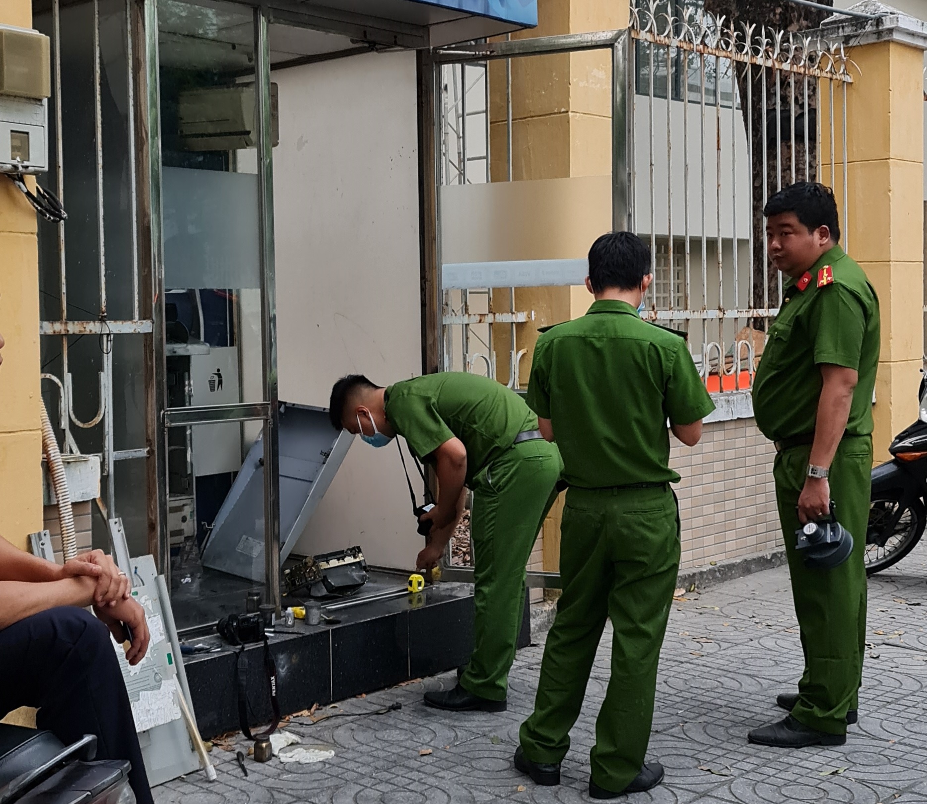 Đã bắt được nghi phạm đập trụ ATM, trộm két tiền tại Đà Nẵng - Ảnh 1.
