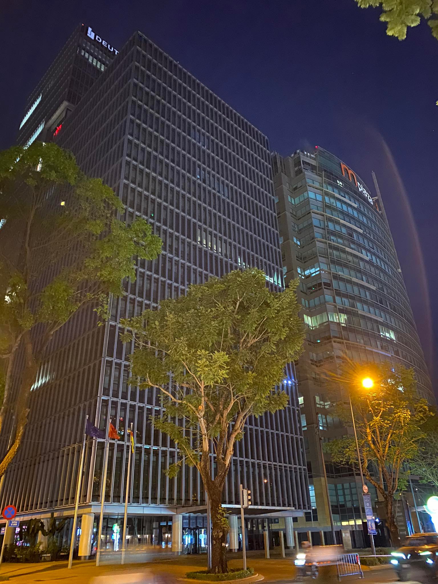 Nhiều tòa nhà lớn trung tâm TP.HCM, Hà Nội đồng loạt tắt điện đèn hưởng ứng Giờ Trái Đất 2023 - Ảnh 5.