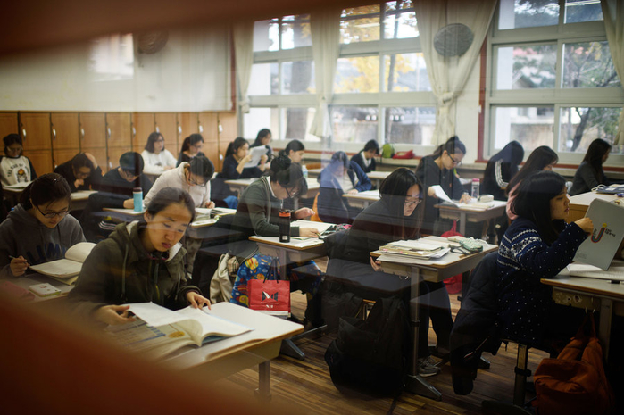 Từ câu chuyện chiếc cặp sách nặng 10kg đến những áp lực học tập: Học sinh Nhật Bản chưa bao giờ kiệt sức đến như vậy! - Ảnh 3.