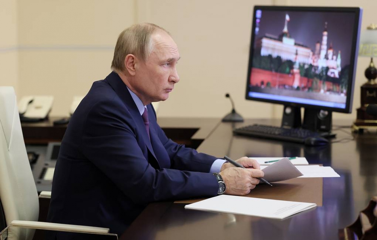 Tổng thống Putin: Phương Tây đã vượt qua tất cả lằn ranh đỏ thậm chí là đỏ đậm - Ảnh 1.
