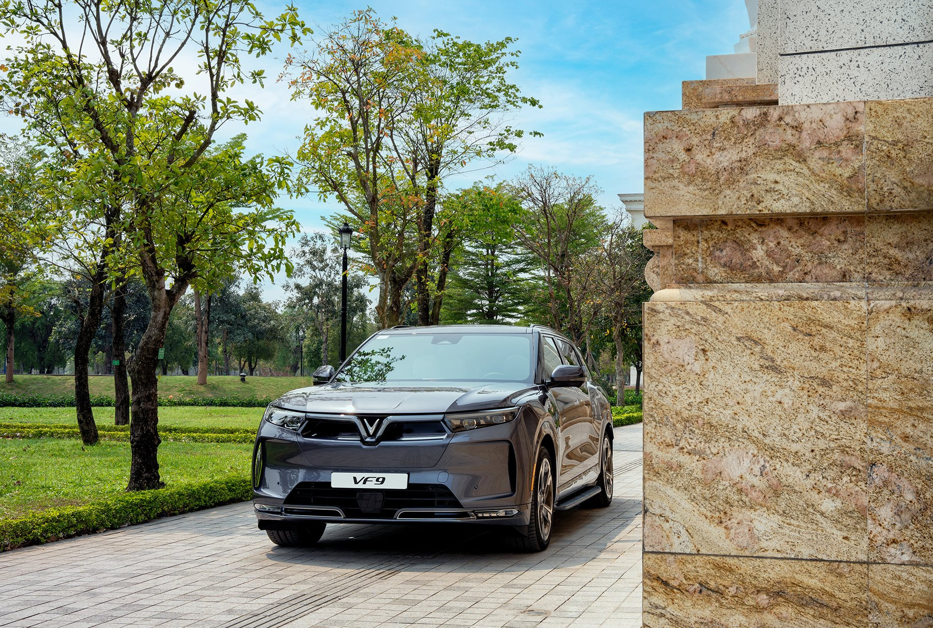 Ngắm VinFast VF9 bản thương mại: SUV điện cỡ lớn đầu tiên ở Việt Nam, giá cao nhất gần 2,2 tỷ đồng - Ảnh 15.