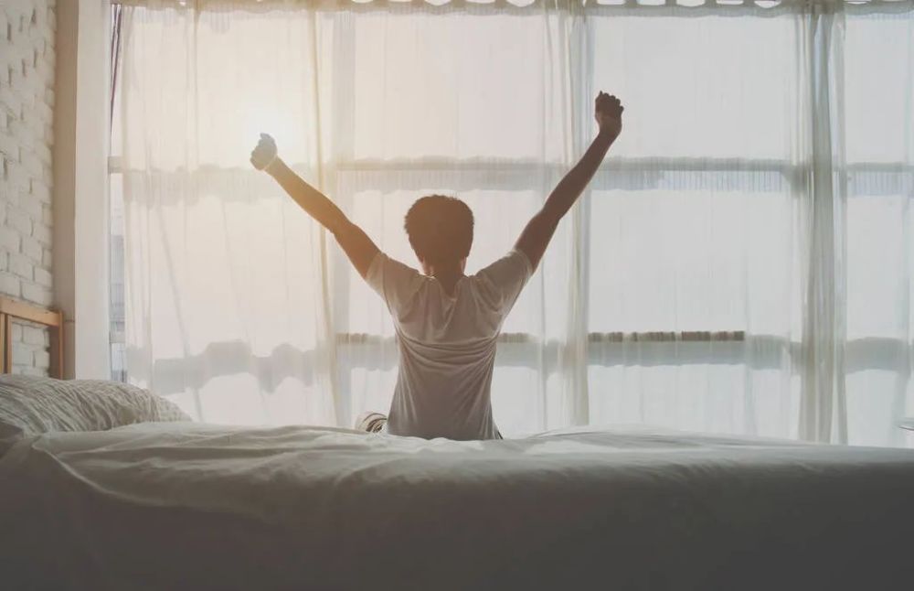 Có một kiểu dậy sớm còn hại sức khỏe hơn thức khuya - Ảnh 1.