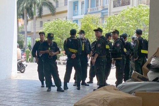 Hàng trăm cảnh sát kiểm tra công ty tài chính ở TPHCM - Ảnh 1.