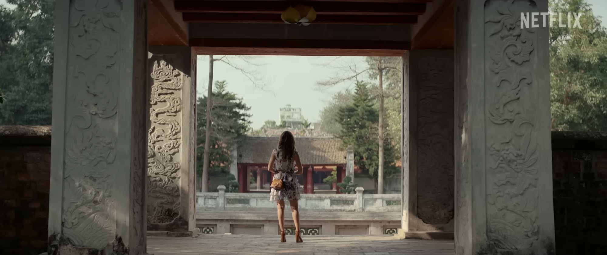 Việt Nam xuất hiện đẹp nức nở ở phim Hollywood mới, nữ chính còn mặc áo dài thướt tha - Ảnh 11.