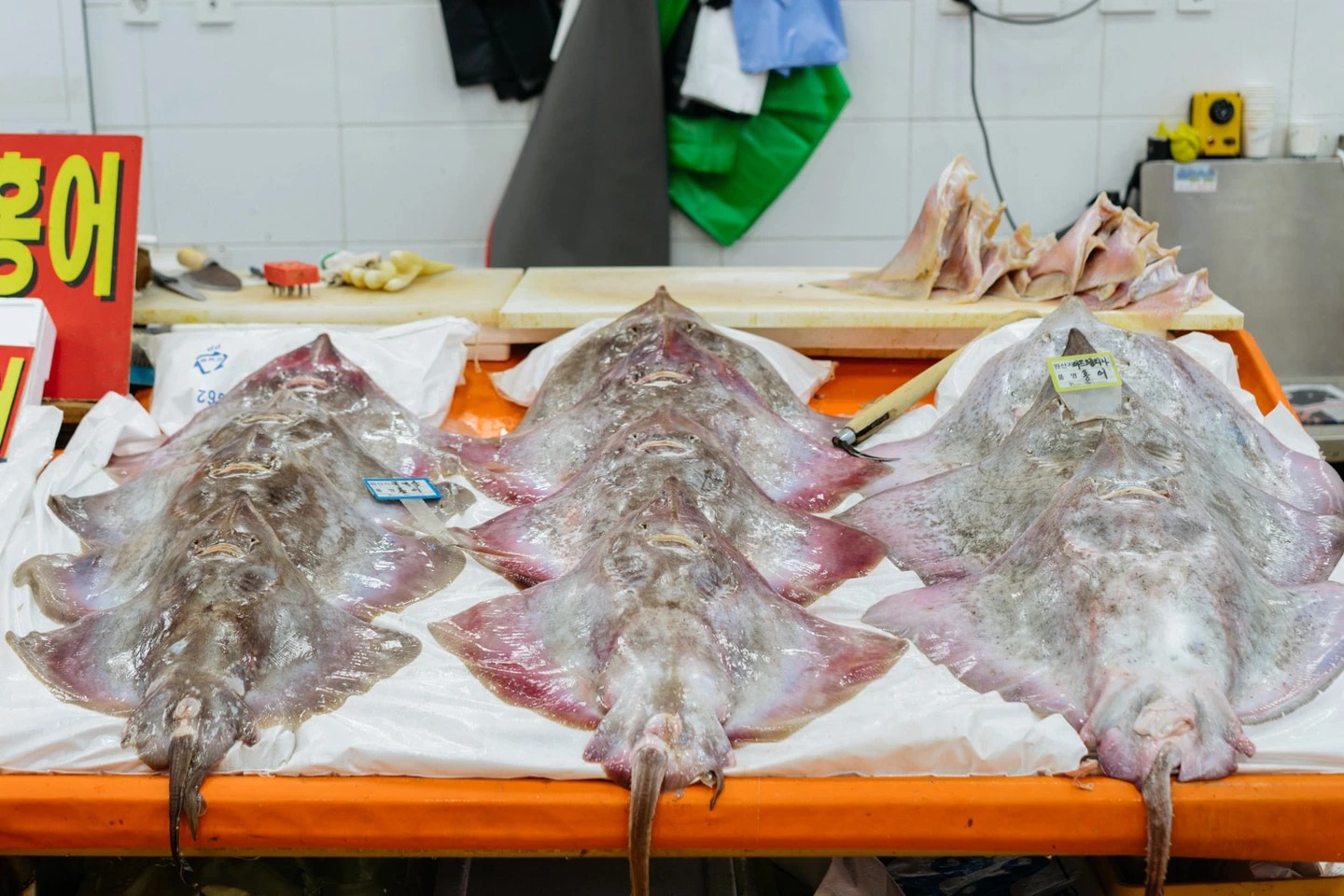 Cô gái Việt kể chuyện đi chợ hải sản tươi sống nổi tiếng Hàn Quốc: Có thể ăn ngay tại chợ luôn, 4 triệu đồng một bữa không gọi là đắt - Ảnh 7.