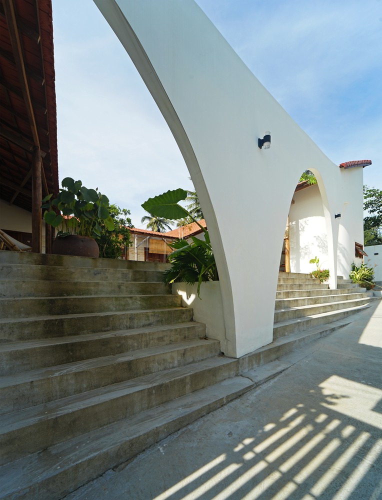 Kì lạ ngôi nhà nhìn như dải lụa trong gió - Ảnh 5.