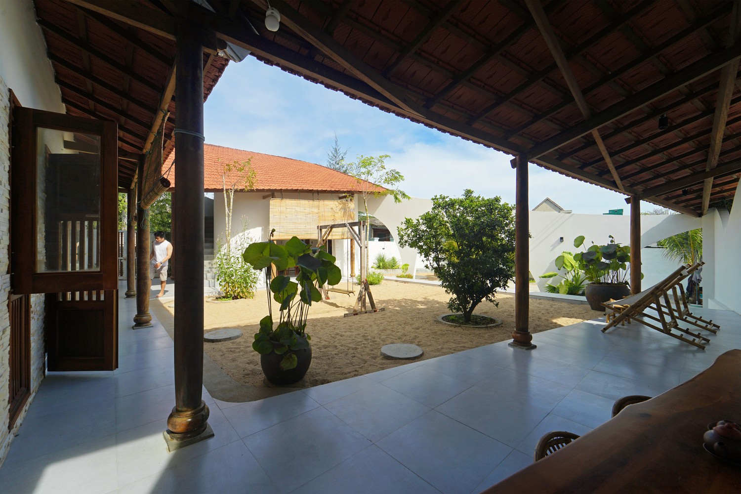 Kì lạ ngôi nhà nhìn như dải lụa trong gió - Ảnh 16.