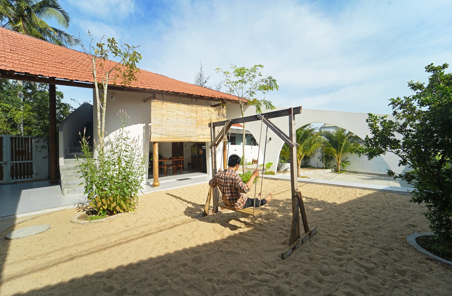 Kì lạ ngôi nhà nhìn như dải lụa trong gió - Ảnh 9.