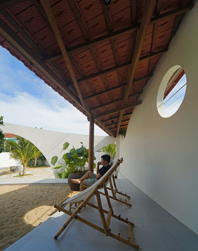 Kì lạ ngôi nhà nhìn như dải lụa trong gió - Ảnh 12.