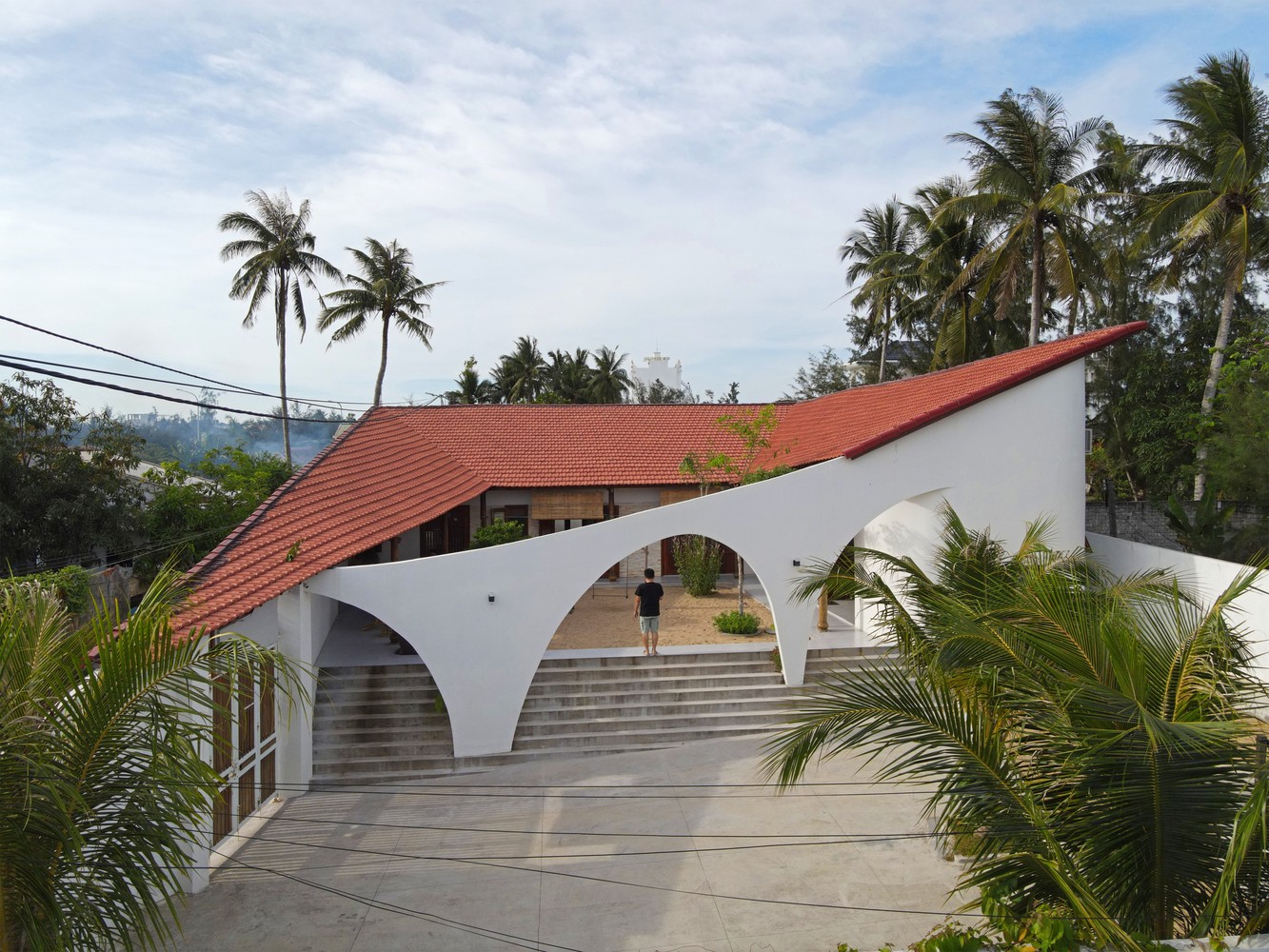 Kì lạ ngôi nhà nhìn như dải lụa trong gió - Ảnh 17.