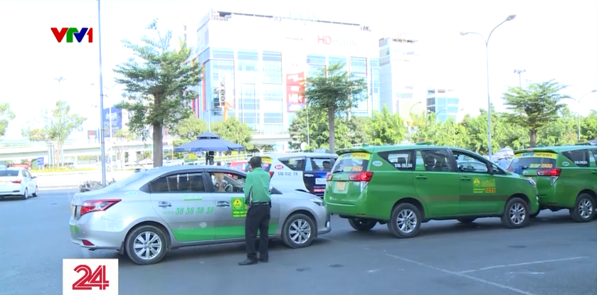 Tăng phí dịch vụ taxi vào sân bay Tân Sơn Nhất, hành khách phải trả thêm nhiều nhất 34.000 đồng - Ảnh 1.