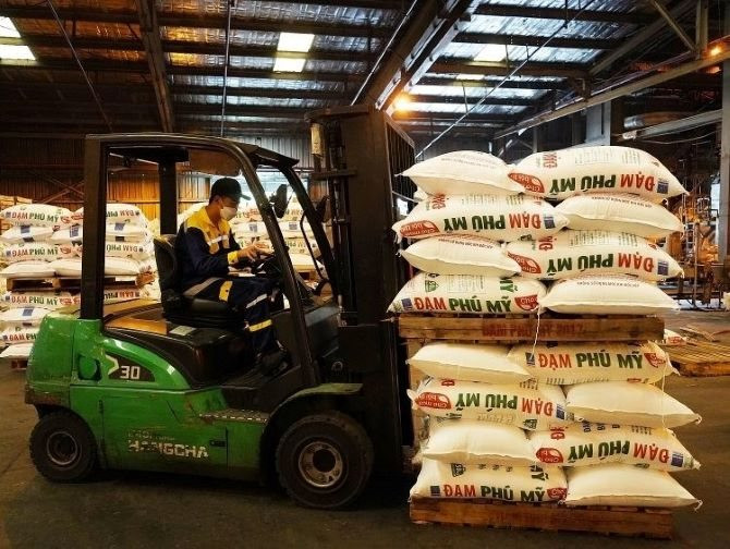 Giá phân bón giảm, doanh nghiệp trong nước đối mặt với thách thức lớn - Ảnh 1.