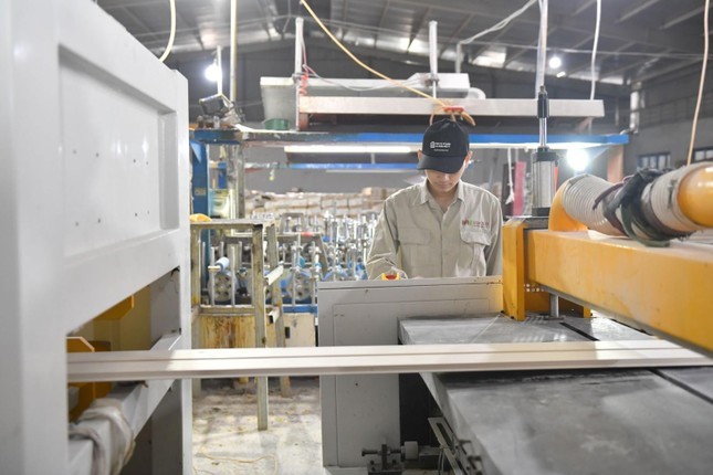 83% doanh nghiệp TPHCM gặp khó khăn, không có đơn hàng dự trữ - Ảnh 2. 83% doanh nghiệp TPHCM gặp khó khăn, không có đơn hàng dự trữ - Ảnh 2.