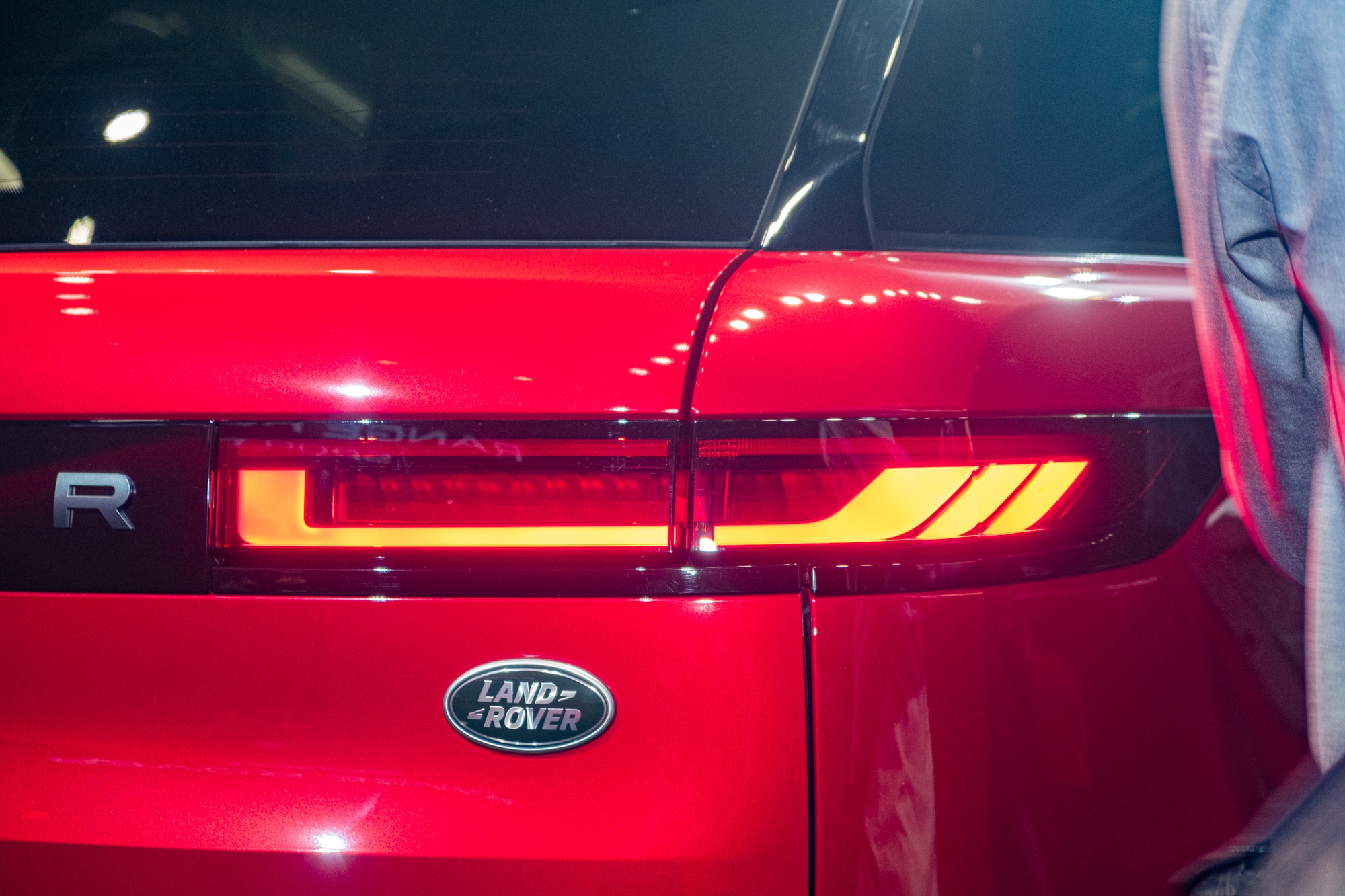Range Rover Sport 2023 ra mắt Việt Nam: Giá cao nhất 8,57 tỷ đồng, gấp đôi BMW X5 - Ảnh 7.