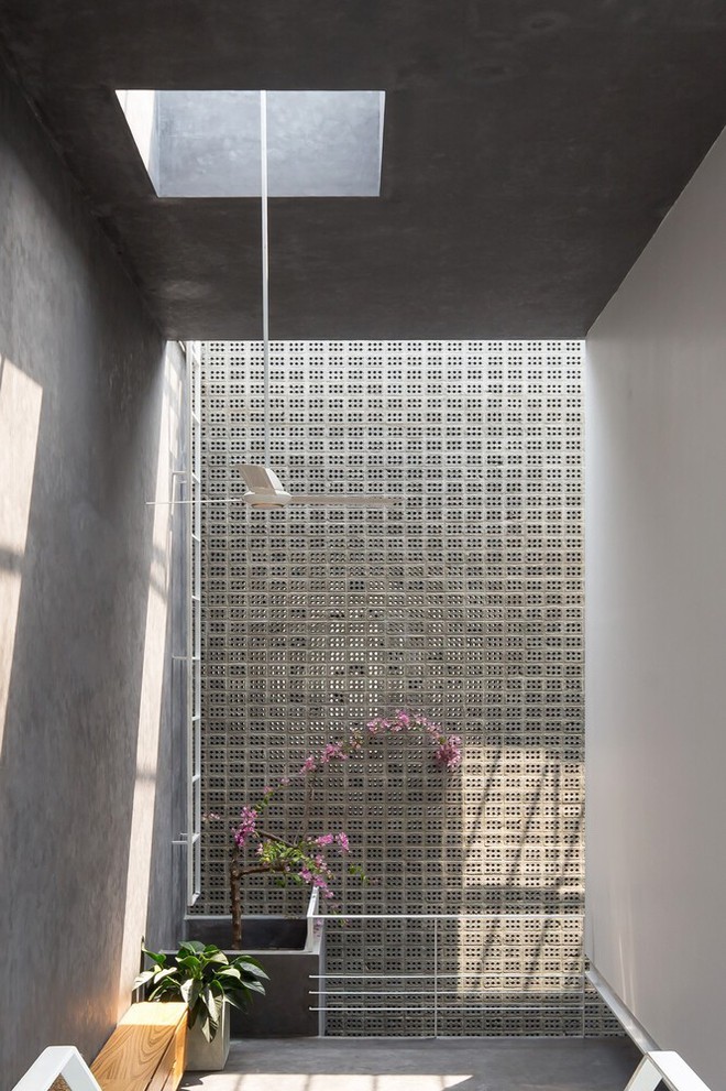 Ấn tượng với thiết kế nhà chống nóng đơn giản mà sang trọng ở Huế - Ảnh 4.