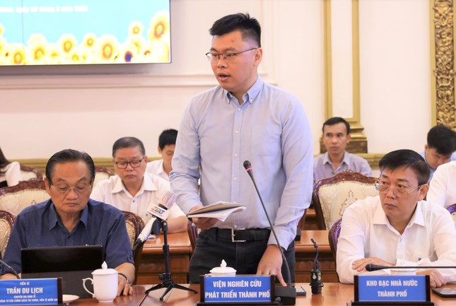 TS. Trương Minh Huy Vũ: Trong đà suy giảm kinh tế, vấn đề xã hội dễ ảnh hưởng đến an ninh trật tự - Ảnh 1.