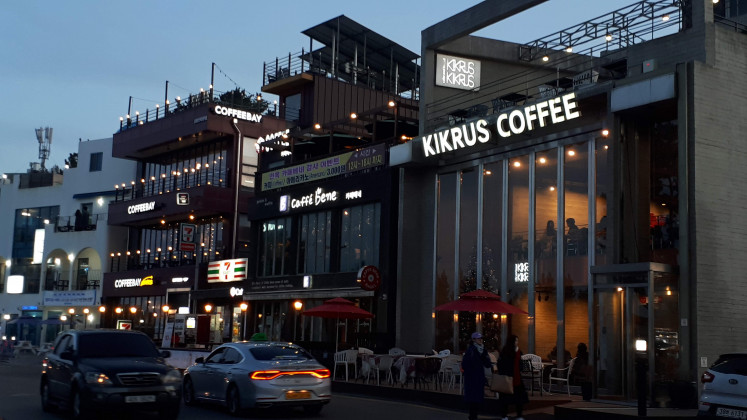 Quốc gia nơi người trẻ coi giấc ngủ là thứ xa xỉ bậc nhất, làm việc đến kiệt sức chỉ để trả số nợ khổng lồ - Ảnh 3. Quốc gia nơi người trẻ coi giấc ngủ là thứ xa xỉ bậc nhất, làm việc đến kiệt sức chỉ để trả số nợ khổng lồ - Ảnh 3.