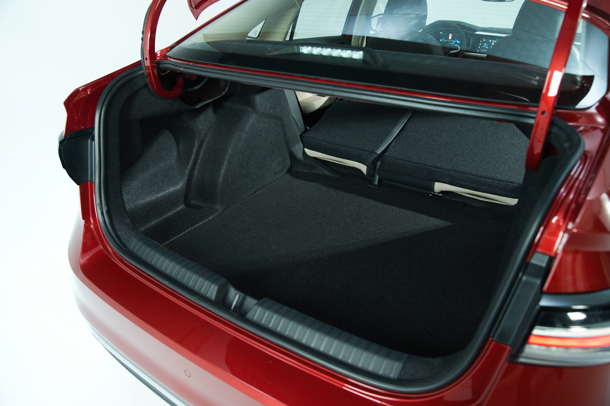 Volkswagen Virtus ra mắt Việt Nam: Sedan hạng B nhưng giá gần 1 tỷ đồng, ngang Camry và Mazda6 - Ảnh 23.