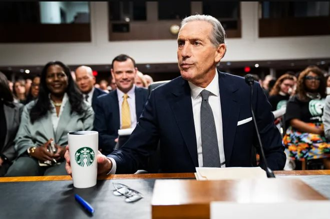 Bị gọi là tỷ phú, Cựu CEO Starbucks Howard Schultz tức giận: Đấy là tiền của tôi, chẳng ai cho không tôi cả - Ảnh 2.