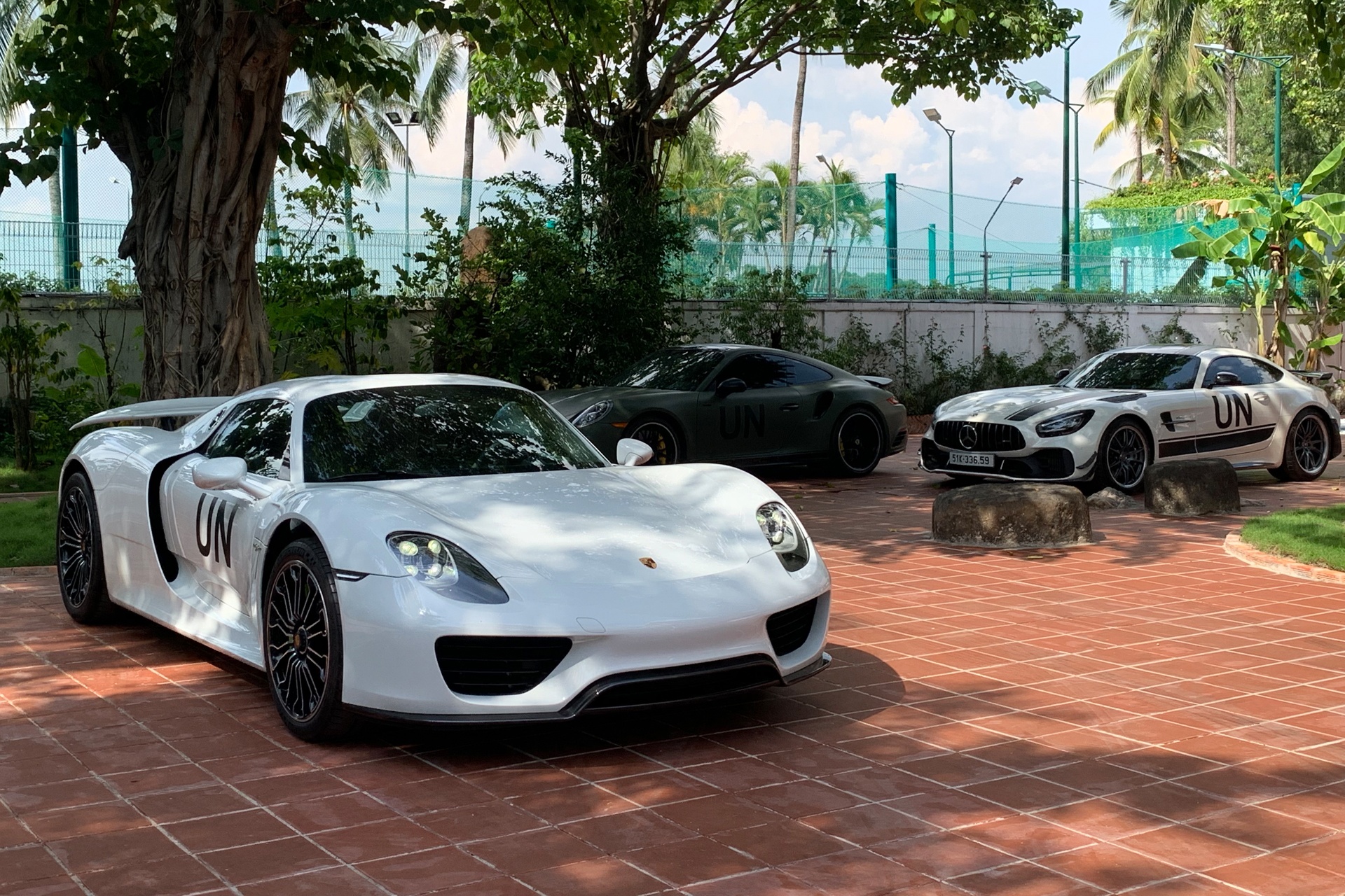 Porsche 918 Spyder của ông Đặng Lê Nguyên Vũ bất ngờ xuất hiện tại Hà Nội, lý do nhanh chóng được tiết lộ - Ảnh 3.