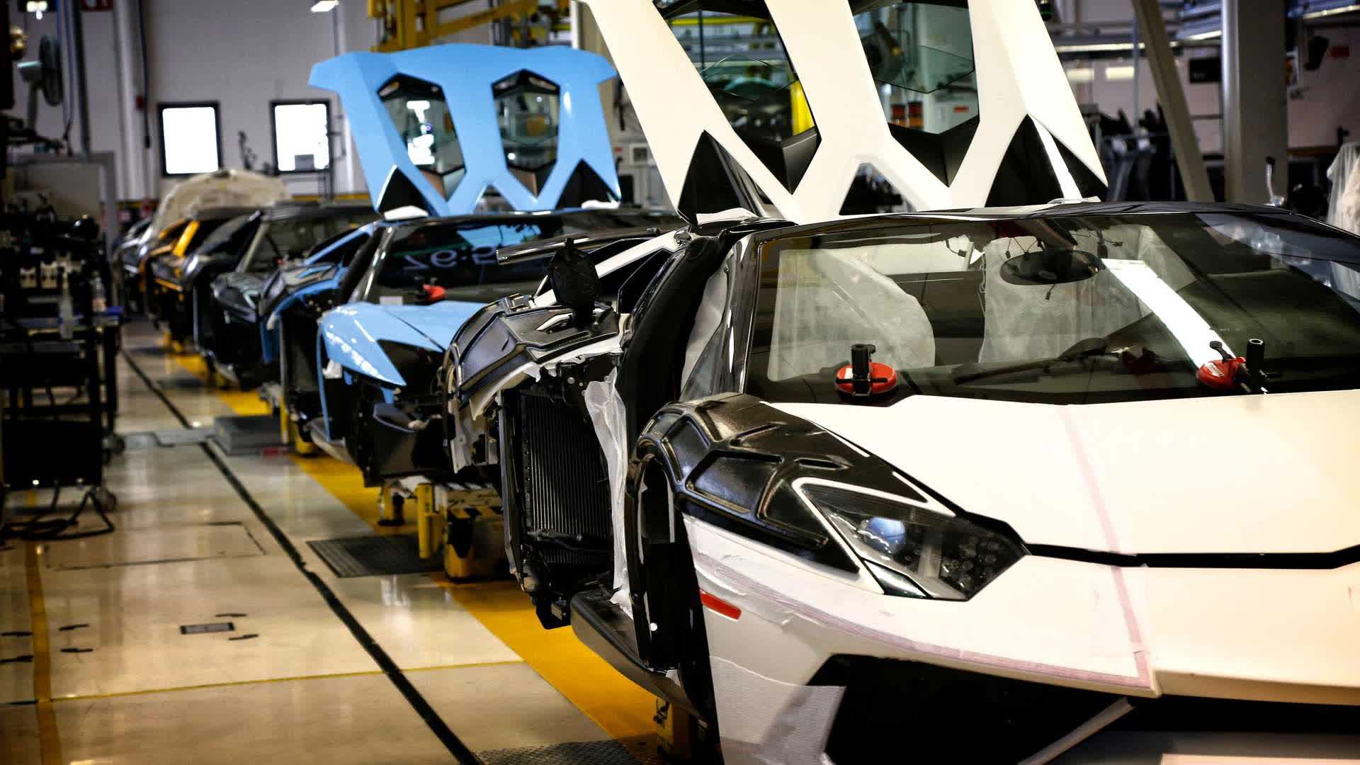 Nhờ một hãng xe bình dân, Lamborghini mới có nhiều siêu xe khủng như bây  giờ cùng nhà máy to gấp 13 lần hồi xưa