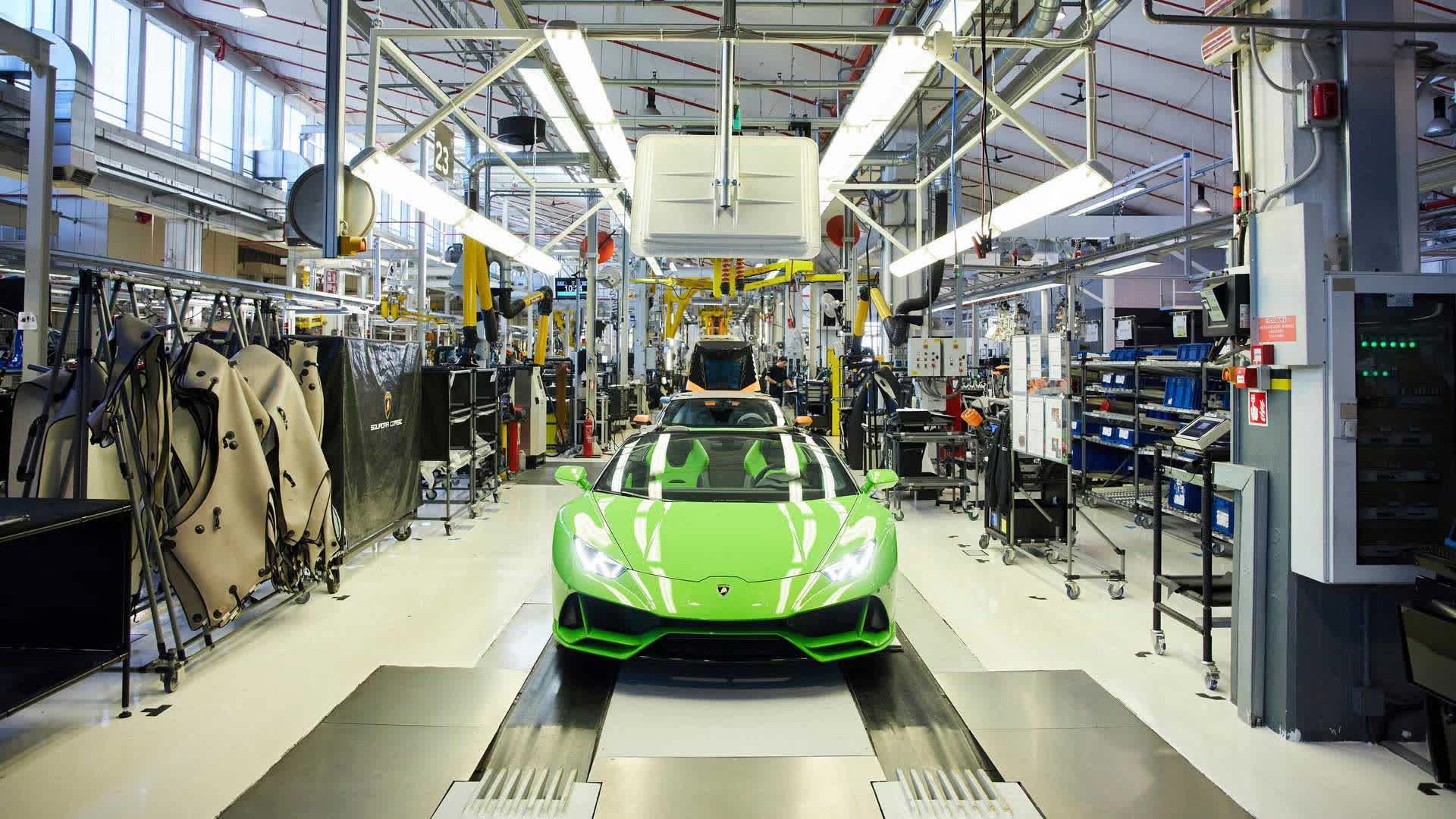 Nhờ một hãng xe bình dân, Lamborghini mới có nhiều siêu xe khủng như bây  giờ cùng nhà máy to gấp 13 lần hồi xưa