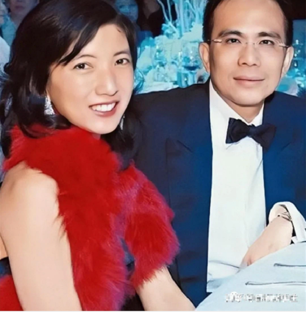 Con trai tỷ phú giàu nhất Hong Kong (Trung Quốc): Si mê cô gái ‘thường dân’, đám cưới như triển lãm siêu xe, gia thế lấn át vẫn lấy lòng người này - Ảnh 5.