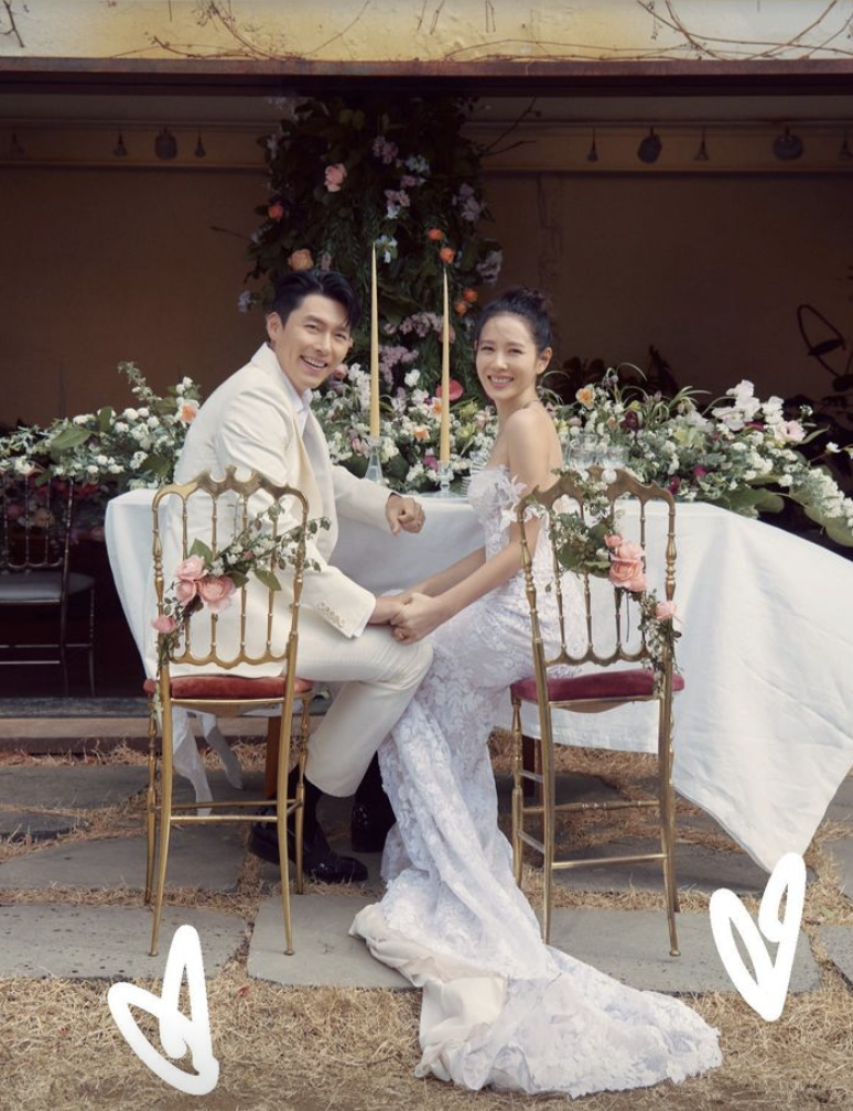 Hyun Bin - Son Ye Jin khoe hình kỷ niệm 1 năm ngày cưới, nhan sắc &quot;mẹ 1 con&quot; của nữ diễn viên gây sốt - Ảnh 2.