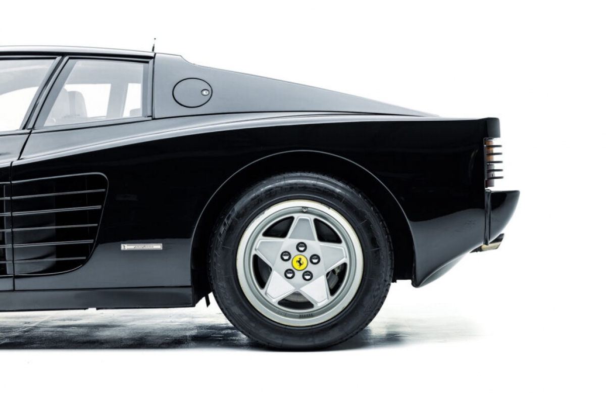 Ferrari Testarossa từng của Elton John được bán với giá 300000 USD  Ôtô