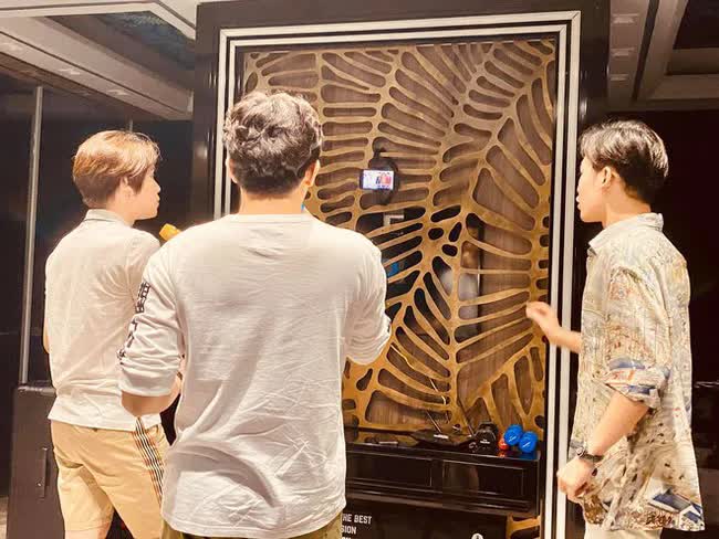 Những hình ảnh hiếm hoi trong cơ ngơi riêng tư của Trấn Thành và Hari Won, đẳng cấp từ nội thất xịn xò - Ảnh 3.