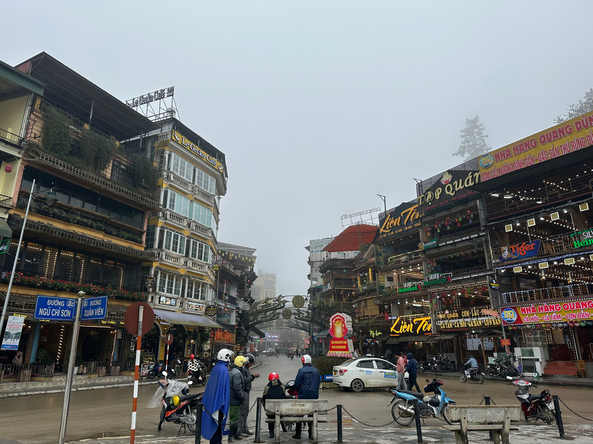 Giá bất động sản tại trung tâm một thị trấn miền núi ngang ngửa với Hà Nội, cầm 20 tỷ đồng cũng khó mua - Ảnh 1. Giá bất động sản tại trung tâm một thị trấn miền núi ngang ngửa với Hà Nội, cầm 20 tỷ đồng cũng khó mua - Ảnh 1.