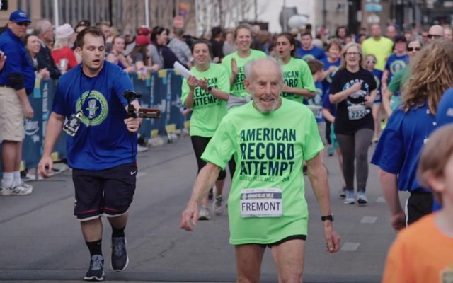 Cụ ông 100 tuổi từng mắc ung thư vẫn chạy Marathon, giữ 4 kỉ lục thế giới: Chìa khóa chính là điều cực đơn giản, ai cũng có thể tự quyết định - Ảnh 2.
