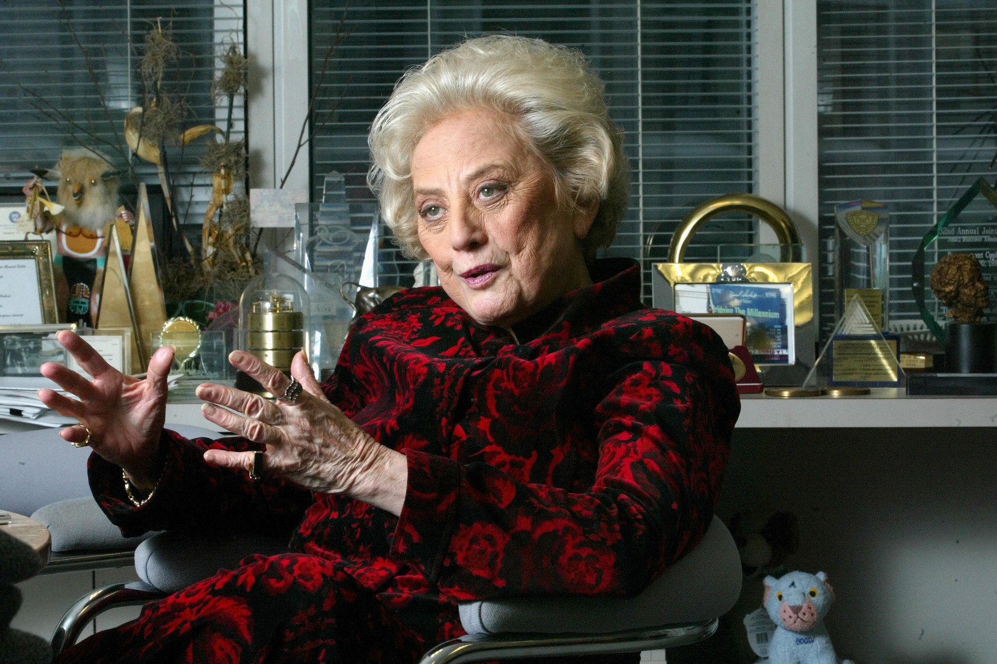 Không bằng cấp, nữ trader đầu tiên mua ghế tại sàn chứng khoán NY tiết lộ: Muốn không rơi vào nhóm 95% thua lỗ bạn phải làm một việc này - Ảnh 1. Không bằng cấp, nữ trader đầu tiên mua ghế tại sàn chứng khoán NY tiết lộ: Muốn không rơi vào nhóm 95% thua lỗ bạn phải làm một việc này - Ảnh 1.