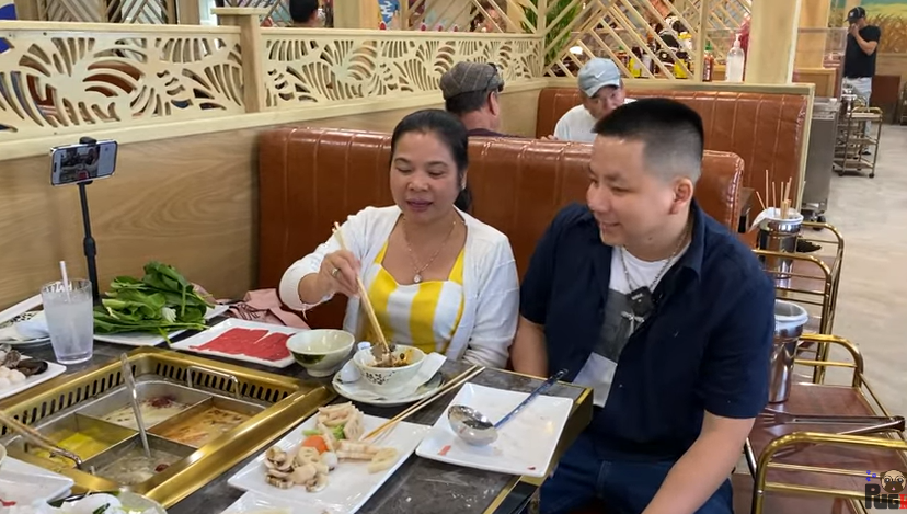 Nhà hàng của Khoa Pug tại Mỹ đông nghịt ngày khai trương, đầu tư tận 23 tỷ liệu không gian và món ăn ở đây có gì đặc biệt? - Ảnh 9. Nhà hàng của Khoa Pug tại Mỹ đông nghịt ngày khai trương, đầu tư tận 23 tỷ liệu không gian và món ăn ở đây có gì đặc biệt? - Ảnh 9.