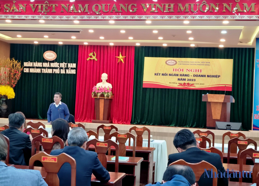 Doanh nghiệp vay tiền trả nợ lương cho công nhân mà còn bị ngân hàng ép mua bảo hiểm? - Ảnh 1. Doanh nghiệp vay tiền trả nợ lương cho công nhân mà còn bị ngân hàng ép mua bảo hiểm? - Ảnh 1.
