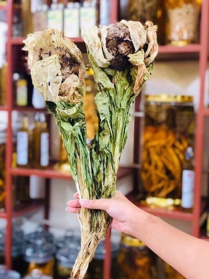 Nhìn chẳng khác nào bắp cải bán đầy ngoài chợ, loại hoa đặc biệt được giới nhà giàu Việt chi cả trăm triệu mua về hãm trà uống - Ảnh 5.