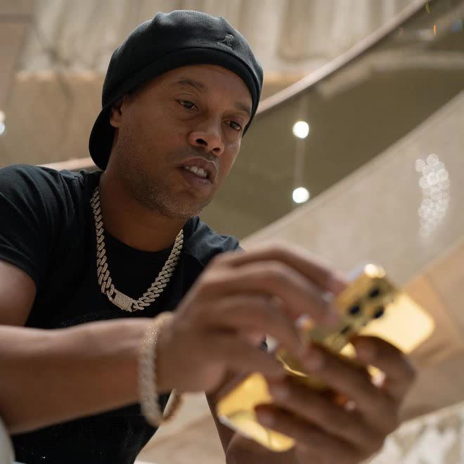 Giàu như cầu thủ bóng đá, điện thoại hay phụ kiện đều phải đẳng cấp thế này đây! - Ảnh 8.