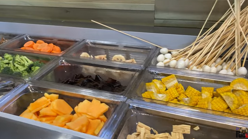 Nhà hàng của Khoa Pug tại Mỹ đông nghịt ngày khai trương, đầu tư tận 23 tỷ liệu không gian và món ăn ở đây có gì đặc biệt? - Ảnh 6. Nhà hàng của Khoa Pug tại Mỹ đông nghịt ngày khai trương, đầu tư tận 23 tỷ liệu không gian và món ăn ở đây có gì đặc biệt? - Ảnh 6.