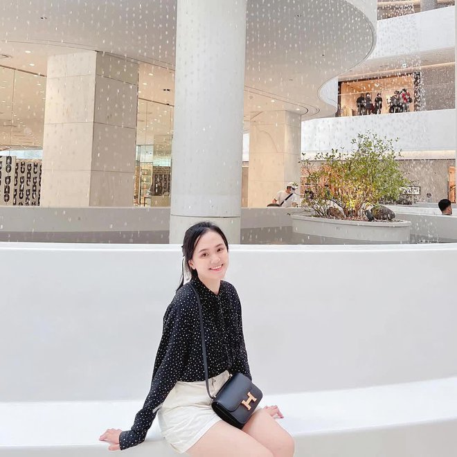 Ái nữ cựu Chủ tịch CLB Sài Gòn bị mẹ mắng vì tiêu gần 300 triệu theo cách không thể hiểu nổi - Ảnh 5. Ái nữ cựu Chủ tịch CLB Sài Gòn bị mẹ mắng vì tiêu gần 300 triệu theo cách không thể hiểu nổi - Ảnh 5.