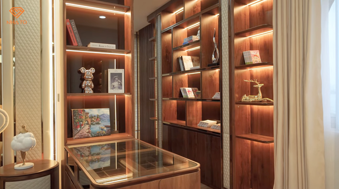 Căn siêu biệt thự trên mảnh đất 700m2 ở Đà Nẵng: Đèn chùm bằng pha lê mạ vàng 24k nặng vài tấn, phòng ngủ cho con trai 3 tuổi rộng gần 80m2 - Ảnh 20. Căn siêu biệt thự trên mảnh đất 700m2 ở Đà Nẵng: Đèn chùm bằng pha lê mạ vàng 24k nặng vài tấn, phòng ngủ cho con trai 3 tuổi rộng gần 80m2 - Ảnh 20.