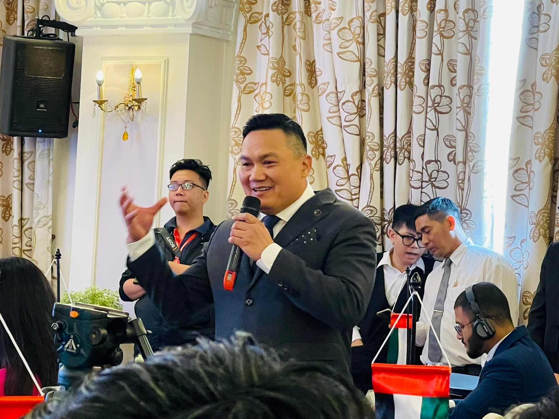 Việt Nam được cấp Hộ chiếu logistics thế giới, đã có 9 DN lớn Vietjet Airs, Gemadept, Sotrans Logistics… ký kết đối tác chính thức - Ảnh 1. Việt Nam được cấp Hộ chiếu logistics thế giới, đã có 9 DN lớn Vietjet Airs, Gemadept, Sotrans Logistics… ký kết đối tác chính thức - Ảnh 1.