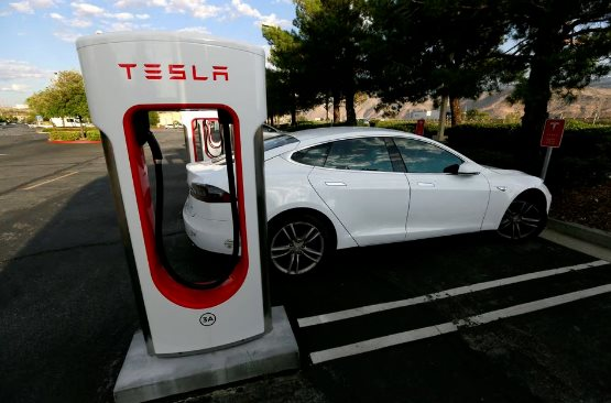 Tesla tiếp tục giảm giá xe điện tại Mỹ, khiêu chiến Ford, BYD, VinFast - Ảnh 2.