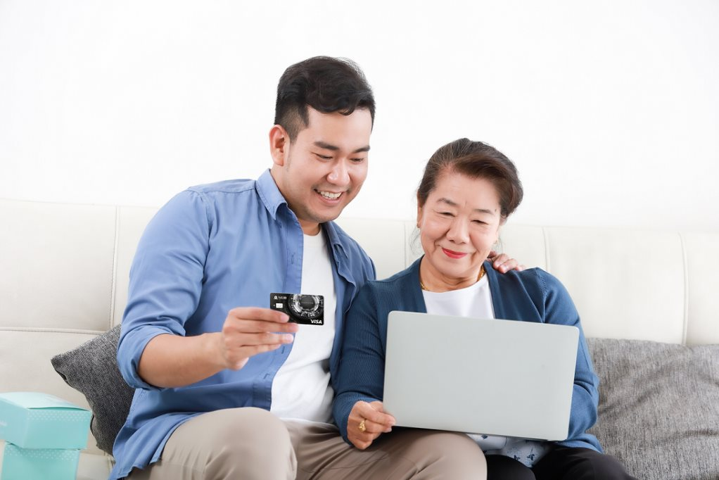 Thẻ tín dụng NCB Visa: Món quà 8/3 ấn tượng dành cho phái đẹp - Ảnh 1. Thẻ tín dụng NCB Visa: Món quà 8/3 ấn tượng dành cho phái đẹp - Ảnh 1.