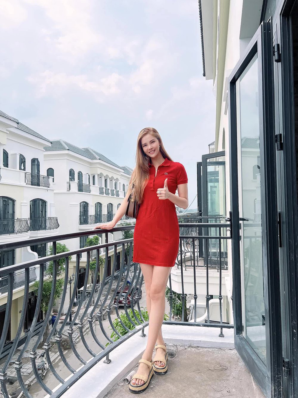 Chân dài 1m78 mặc thị phi lấy chàng cầu thủ đào hoa, 7 năm chung sống hạnh phúc, liên tục tậu biệt thự, xe sang - Ảnh 8.