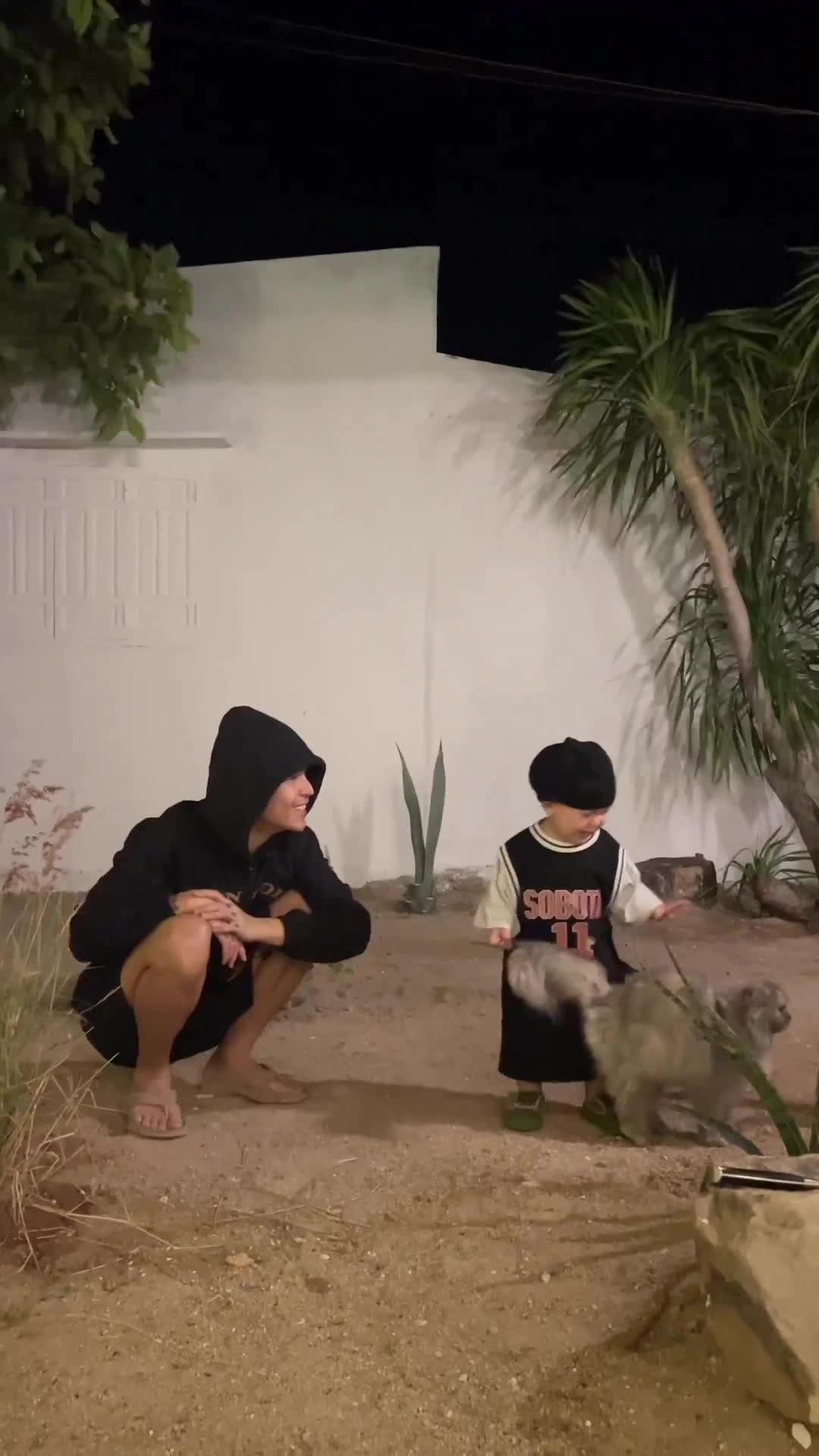 Cặp đôi chủ shop nổi tiếng bỏ phố về quê xây nhà trồng cỏ dại, nhìn sơ đã thấy lắm tiền - Ảnh 3.